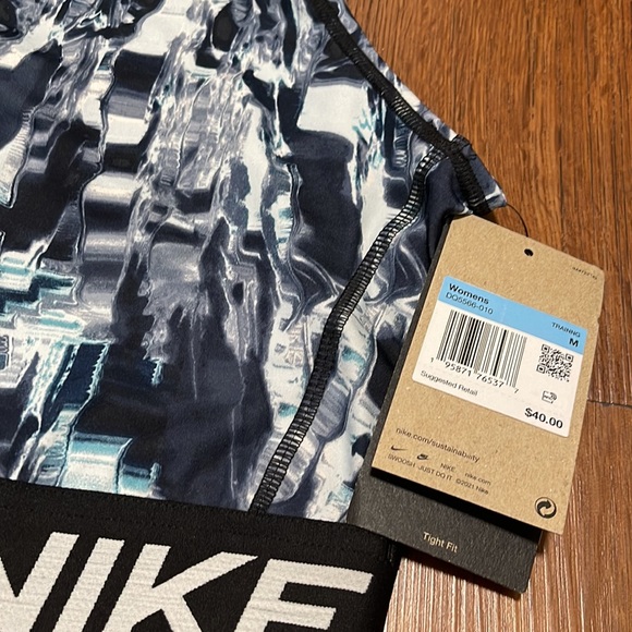 Nike Pro Training Top NWT Sz Medium - Picture 2 of 2